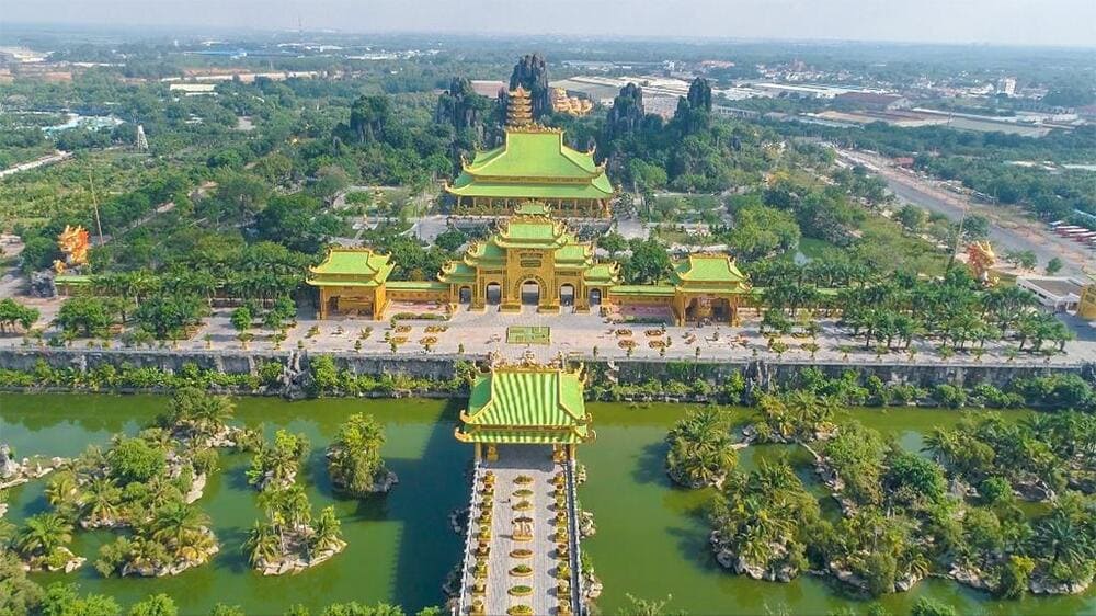 Từ những công trình kiến trúc kỳ vĩ đến các trò chơi cảm giác mạnh, Đại Nam mang đến một thế giới giải trí và khám phá đầy ấn tượng.